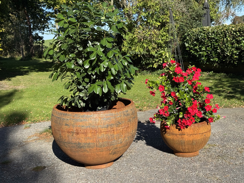Corten Krukker  Ø 100 cm  Højde 70 Cm    Lille  Krukke Ø 60 cm Højde 50 cm 